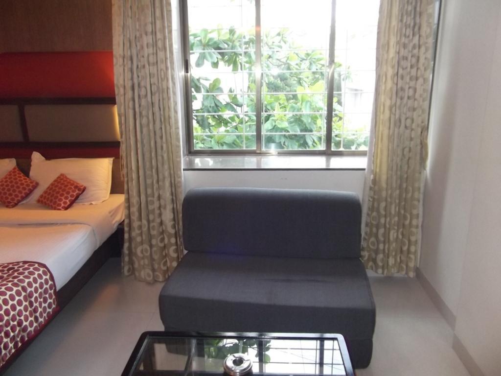 Hotel The Moneta Near Fc College Pune Room photo