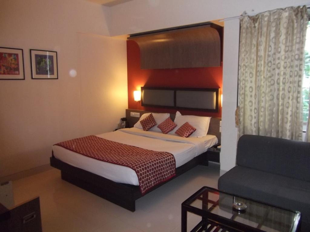 Hotel The Moneta Near Fc College Pune Room photo