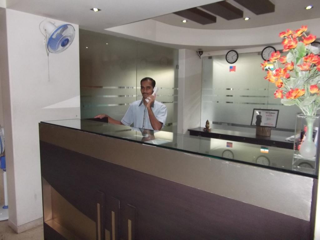 Hotel The Moneta Near Fc College Pune Exterior photo