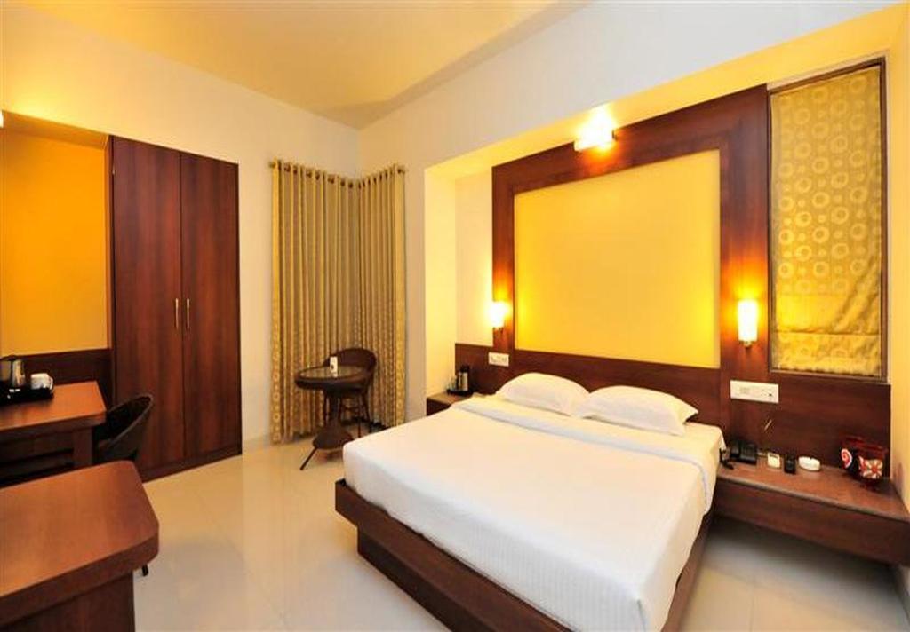 Hotel The Moneta Near Fc College Pune Exterior photo