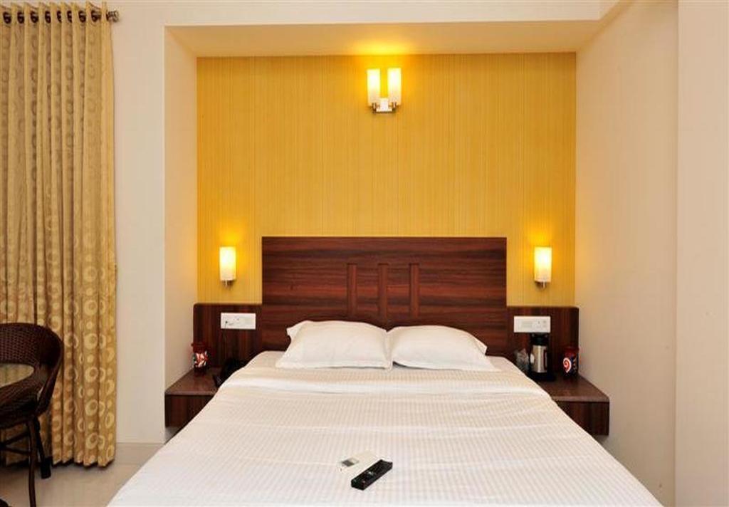 Hotel The Moneta Near Fc College Pune Exterior photo