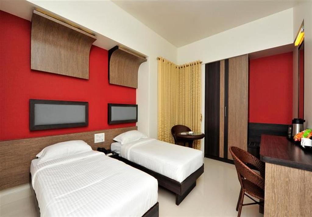 Hotel The Moneta Near Fc College Pune Exterior photo